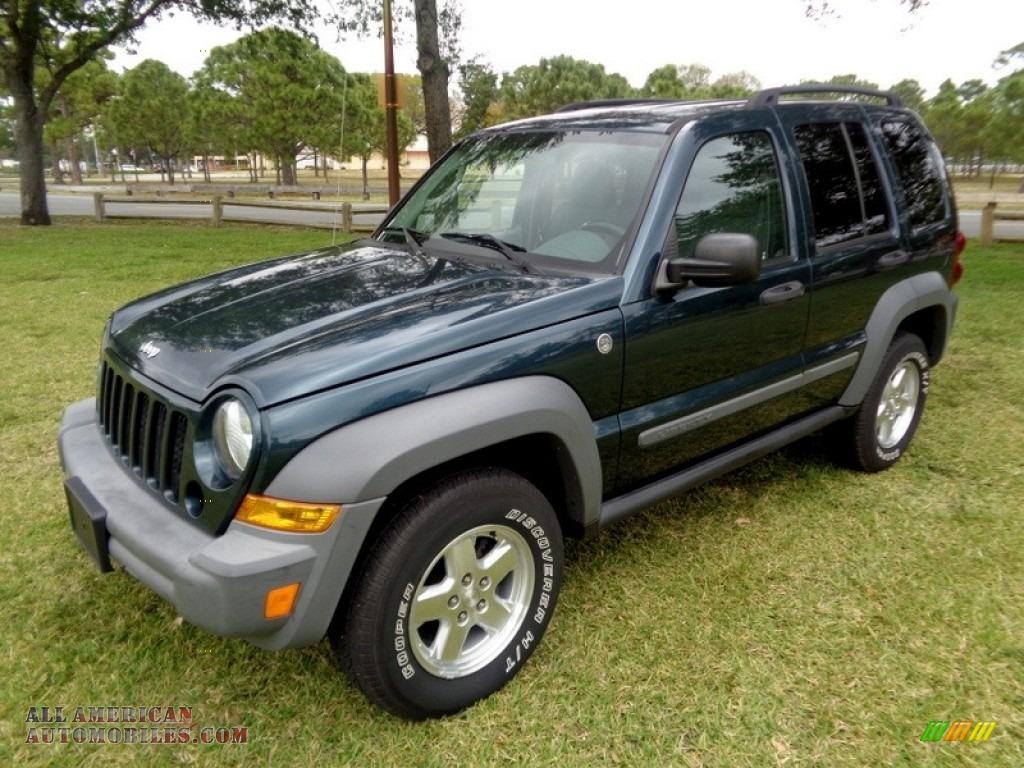 2005 Liberty CRD Sport 4x4 - Deep Beryl Green Pearl / Medium Slate Gray photo #1