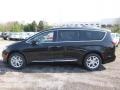 Chrysler Pacifica Touring L Plus Brilliant Black Crystal Pearl photo #3