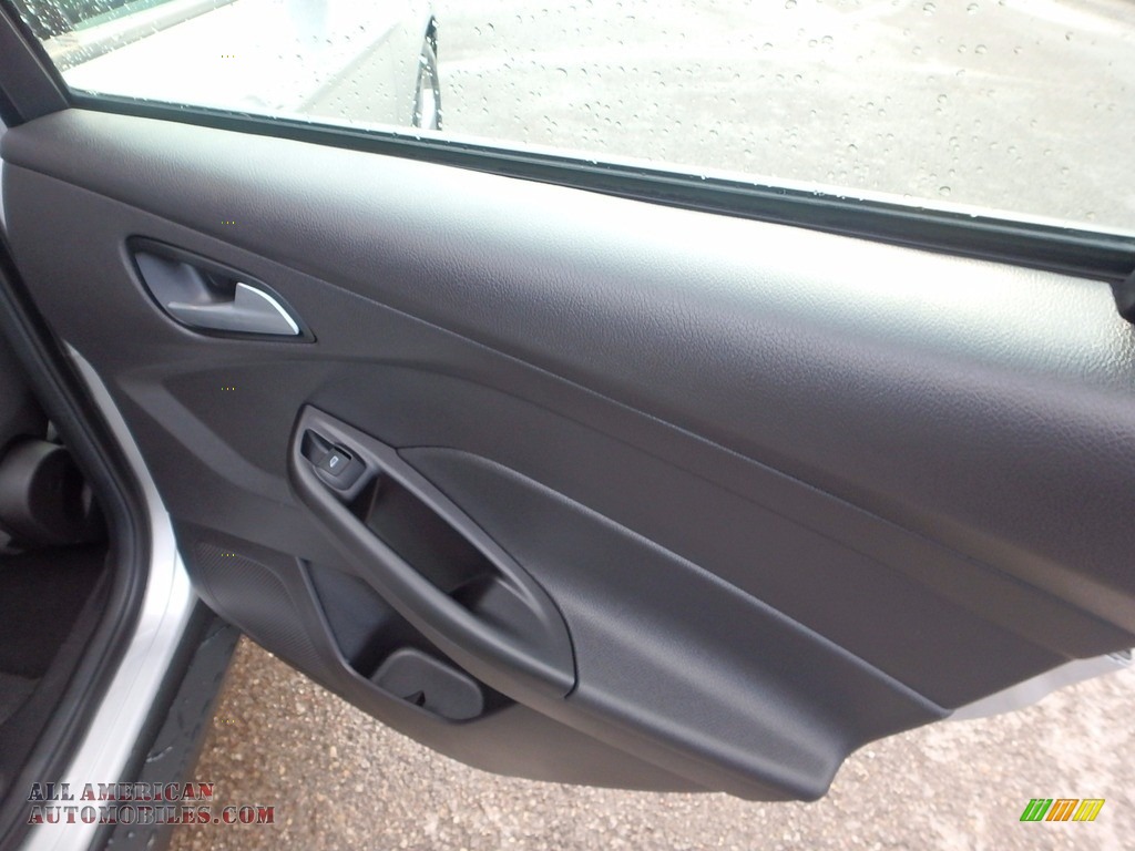 2014 Focus SE Sedan - Ingot Silver / Charcoal Black photo #15