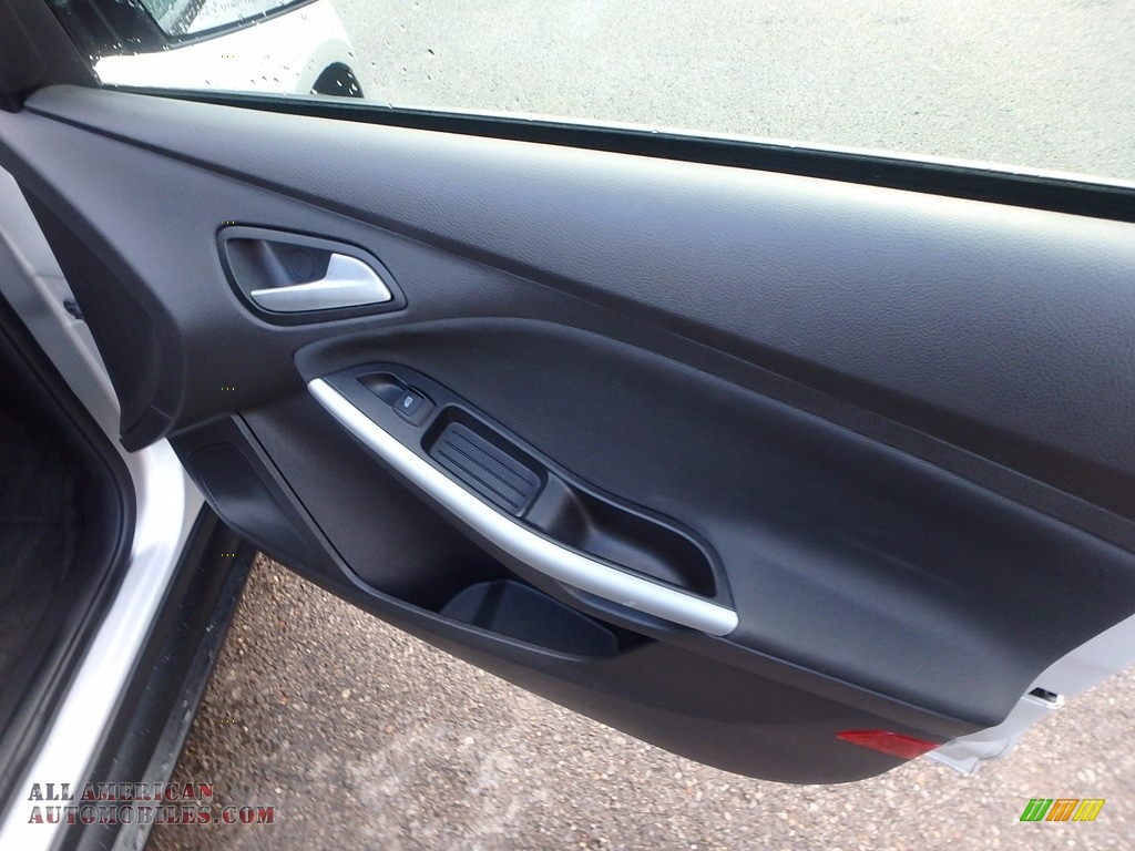 2014 Focus SE Sedan - Ingot Silver / Charcoal Black photo #13