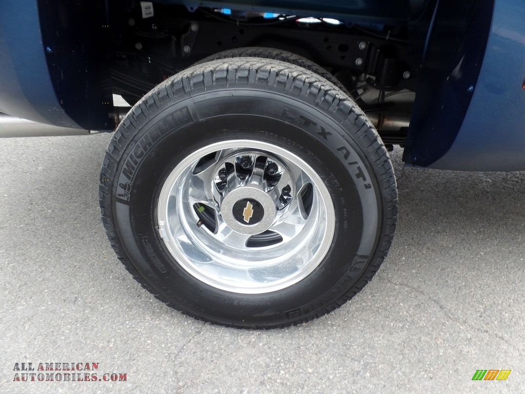 2017 Silverado 3500HD High Country Crew Cab Dual Rear Wheel 4x4 - Deep Ocean Blue Metallic / High Country Saddle photo #9