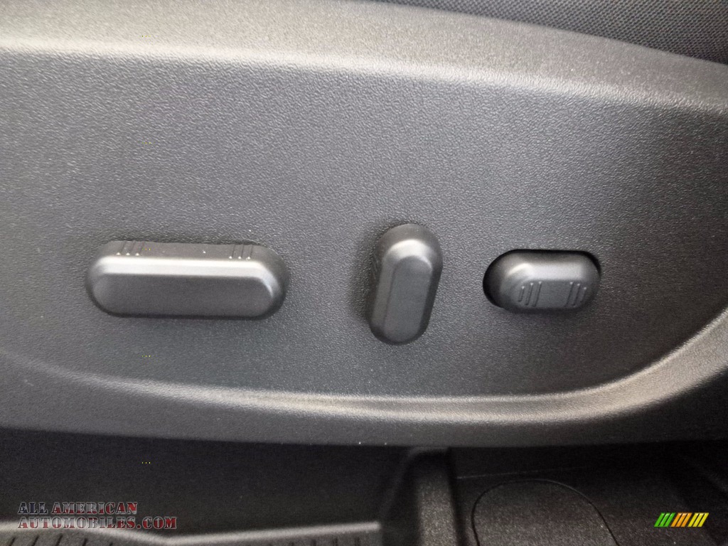 2017 Escape SE 4WD - Ingot Silver / Charcoal Black photo #12
