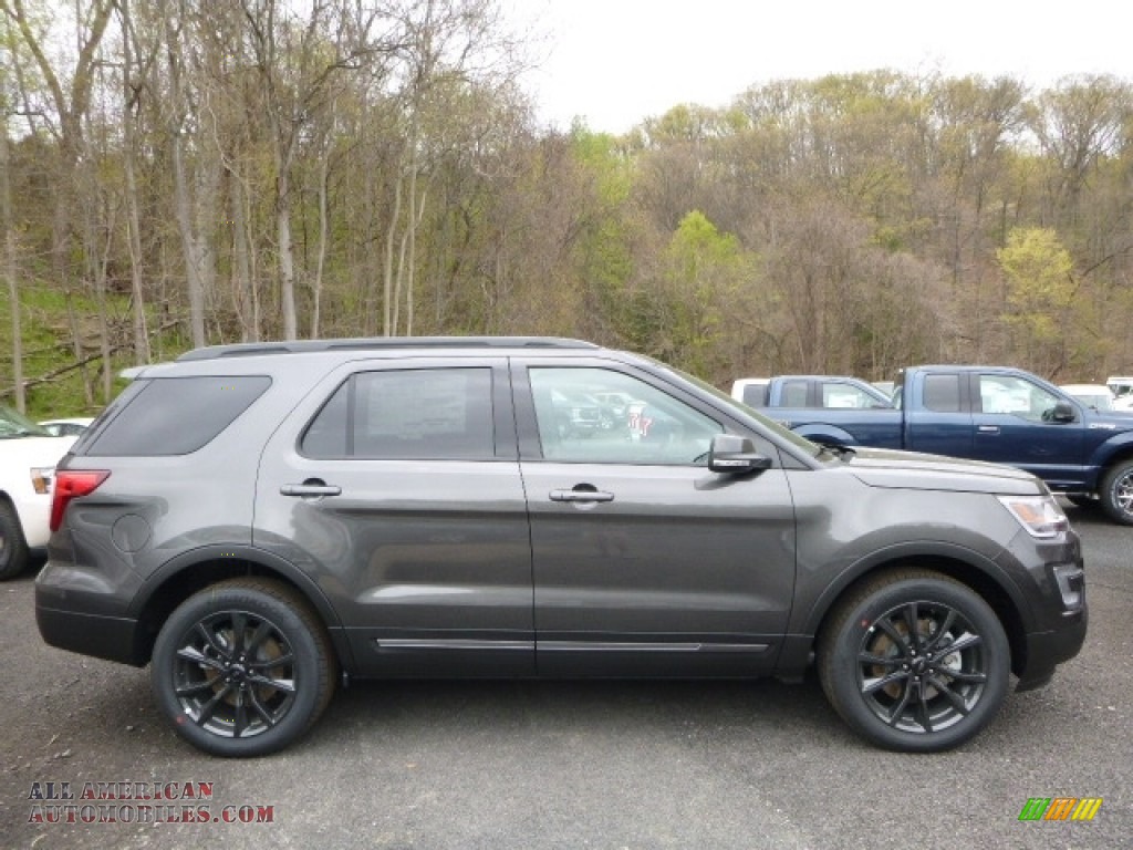 Magnetic / Sport Appearance Dark Earth Gray Ford Explorer XLT 4WD