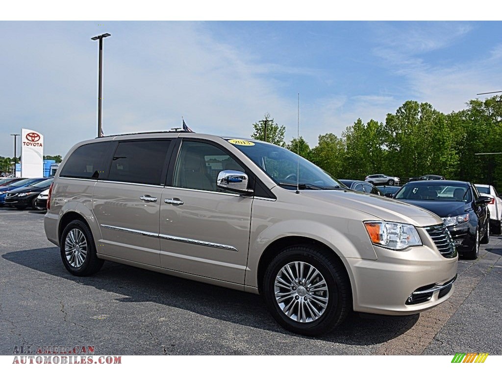 Cashmere Pearl / Dark Frost Beige/Medium Frost Beige Chrysler Town & Country Touring - L