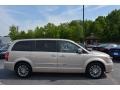 Chrysler Town & Country Touring - L Cashmere Pearl photo #2