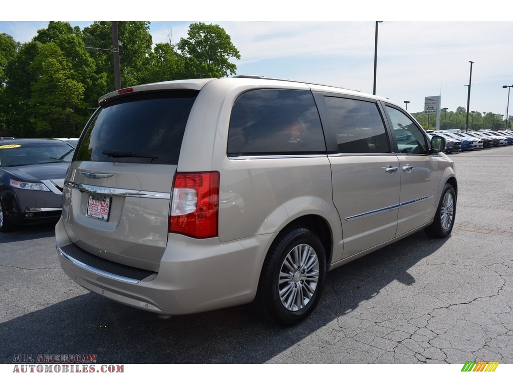 2013 Town & Country Touring - L - Cashmere Pearl / Dark Frost Beige/Medium Frost Beige photo #3