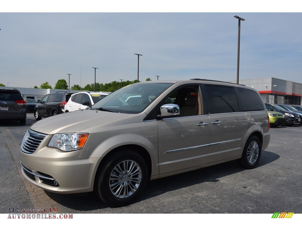 2013 Town & Country Touring - L - Cashmere Pearl / Dark Frost Beige/Medium Frost Beige photo #6