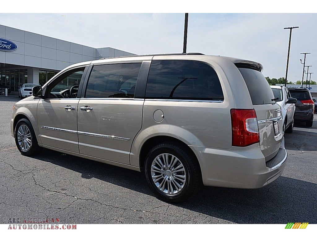 2013 Town & Country Touring - L - Cashmere Pearl / Dark Frost Beige/Medium Frost Beige photo #31