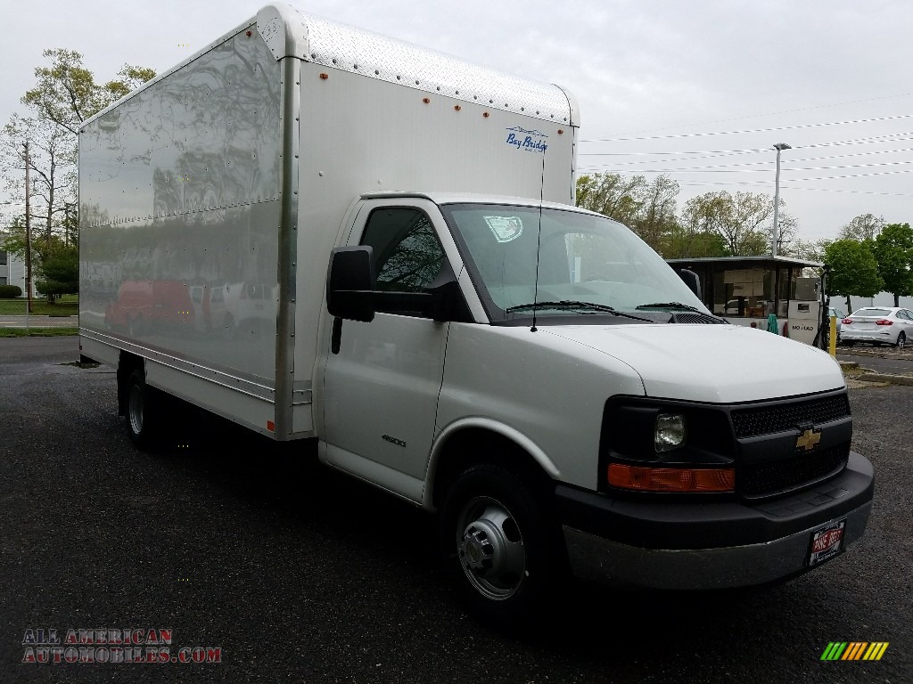 2017 Express Cutaway 4500 Moving Van - Summit White / Medium Pewter photo #1