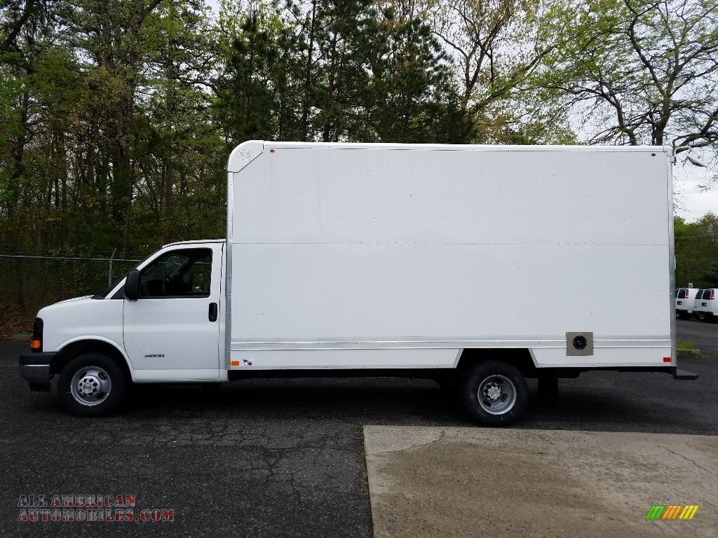 2017 Express Cutaway 4500 Moving Van - Summit White / Medium Pewter photo #3