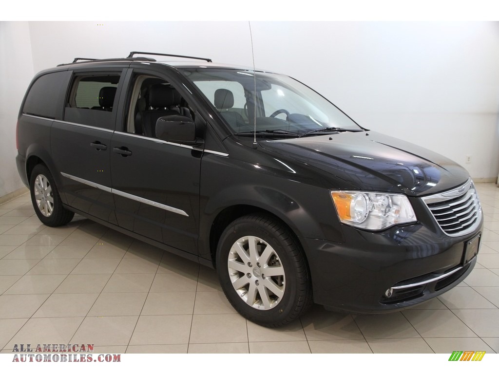 2014 Town & Country Touring - Brilliant Black Crystal Pearl / Black/Light Graystone photo #1