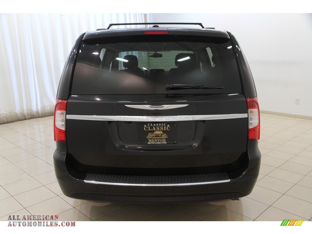2014 Town & Country Touring - Brilliant Black Crystal Pearl / Black/Light Graystone photo #17
