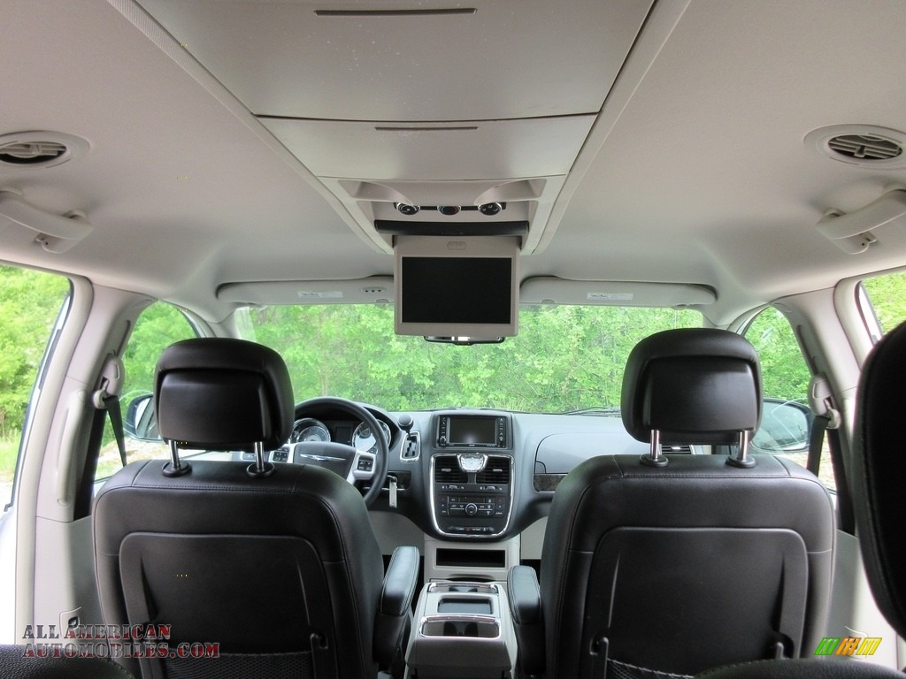 2015 Town & Country Touring - Bright White / Black/Light Graystone photo #19