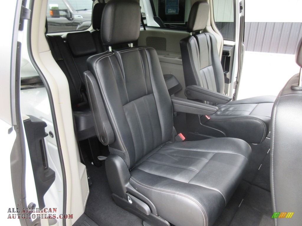 2015 Town & Country Touring - Bright White / Black/Light Graystone photo #22