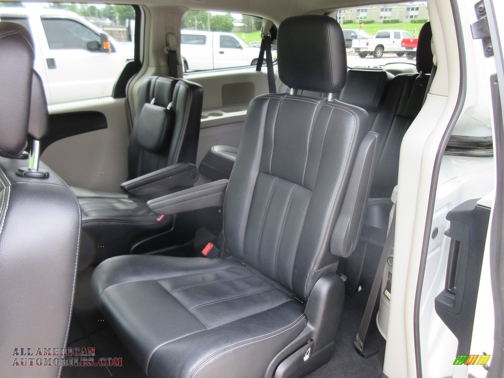 2015 Town & Country Touring - Bright White / Black/Light Graystone photo #24