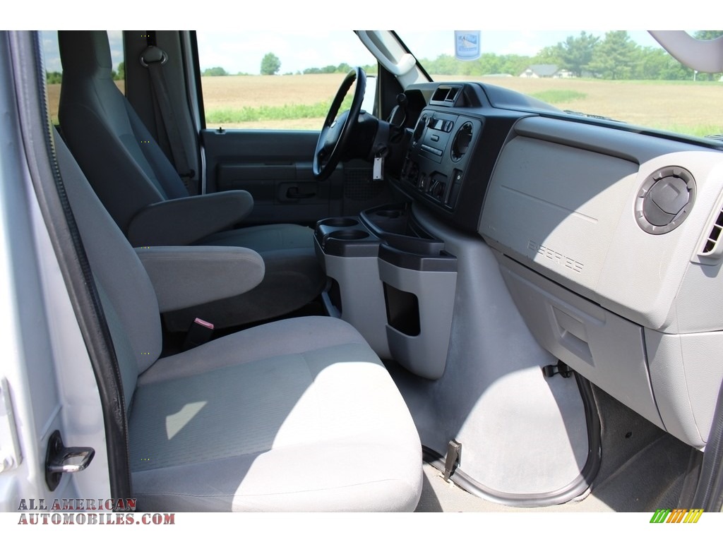 2010 E Series Van E350 XLT Passenger - Ingot Silver Metallic / Medium Flint photo #10
