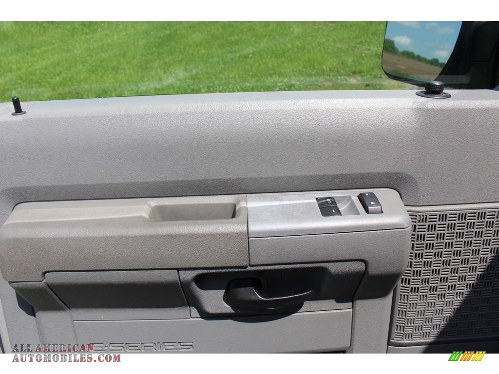 2010 E Series Van E350 XLT Passenger - Ingot Silver Metallic / Medium Flint photo #12