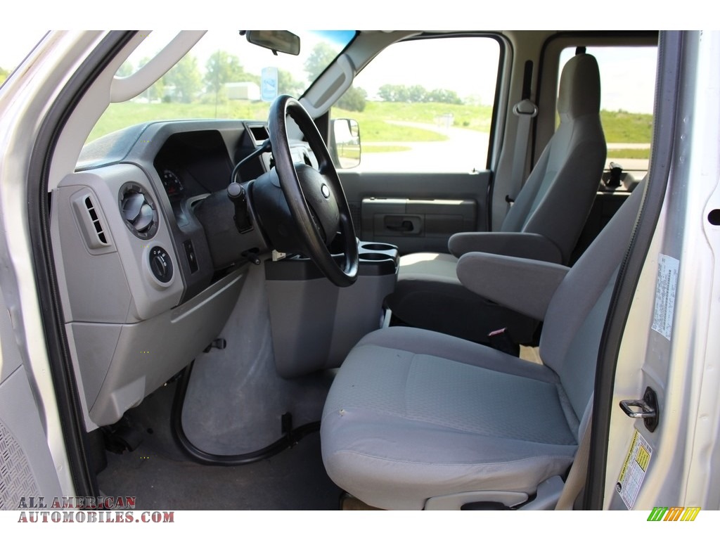 2010 E Series Van E350 XLT Passenger - Ingot Silver Metallic / Medium Flint photo #13