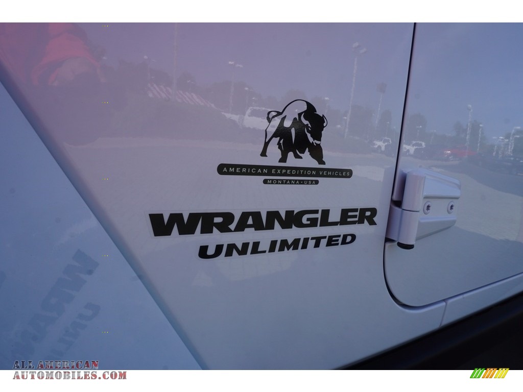 2017 Wrangler Unlimited Rubicon 4x4 - Bright White / Black photo #8