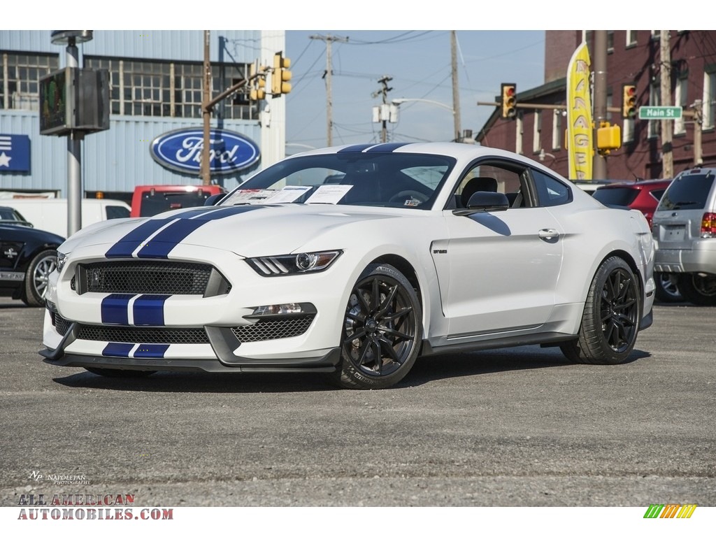 Oxford White / Ebony Ford Mustang Shelby GT350