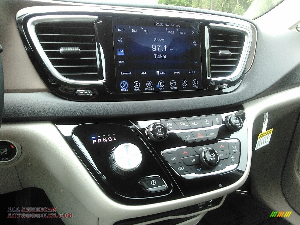 2017 Pacifica Touring L Plus - Velvet Red Pearl / Black/Alloy photo #10