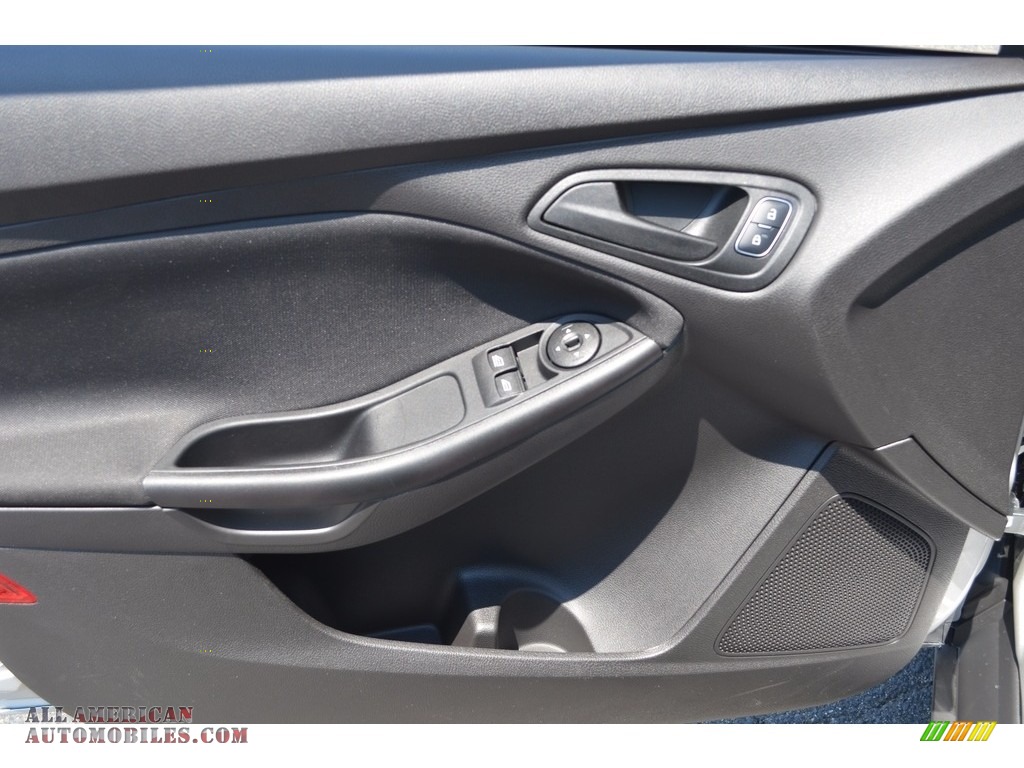 2017 Focus S Sedan - Ingot Silver / Charcoal Black photo #5