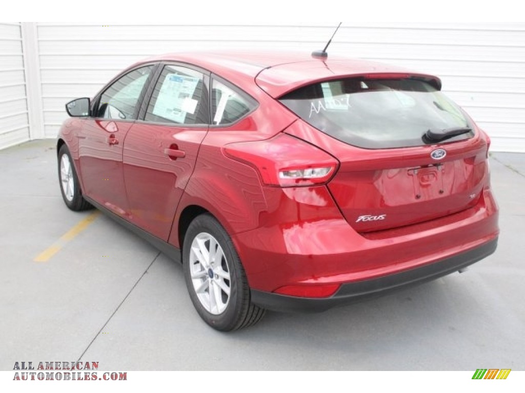 2017 Focus SE Hatch - Ruby Red / Charcoal Black photo #5