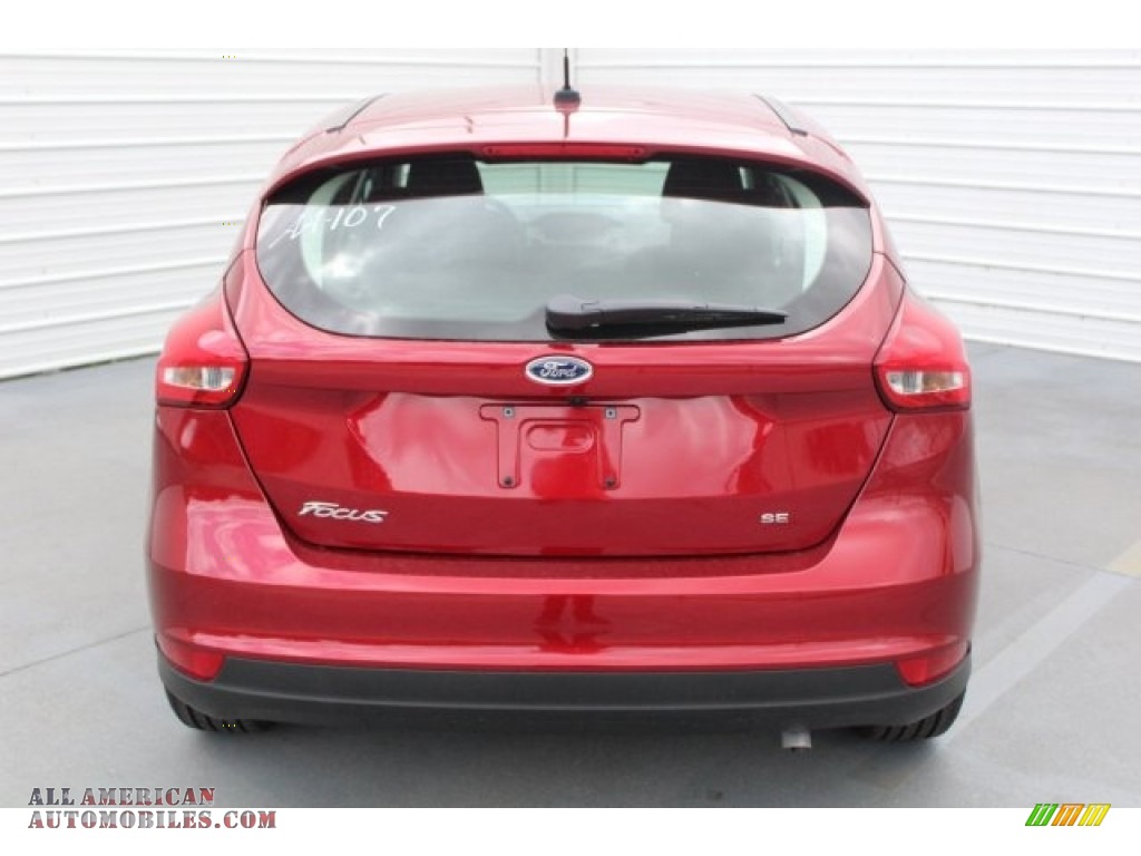 2017 Focus SE Hatch - Ruby Red / Charcoal Black photo #6