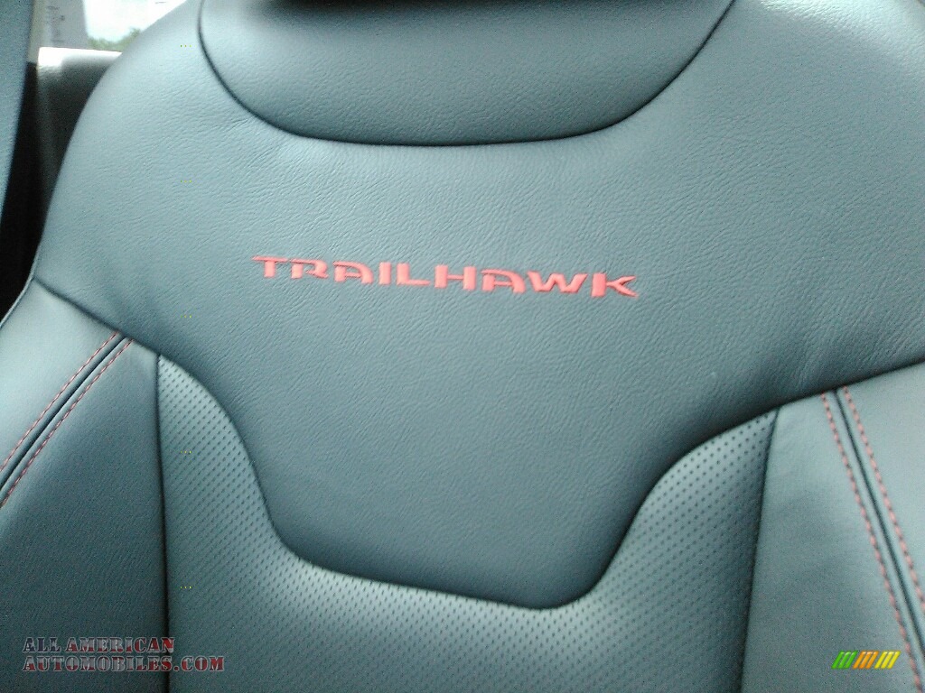 2017 Compass Trailhawk 4x4 - Bright White / Black/Ruby Red photo #13
