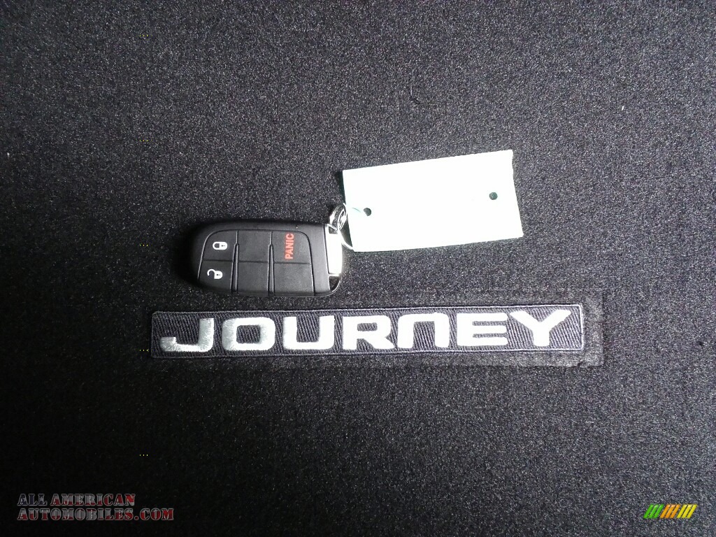2017 Journey Crossroad - Billet / Black photo #32