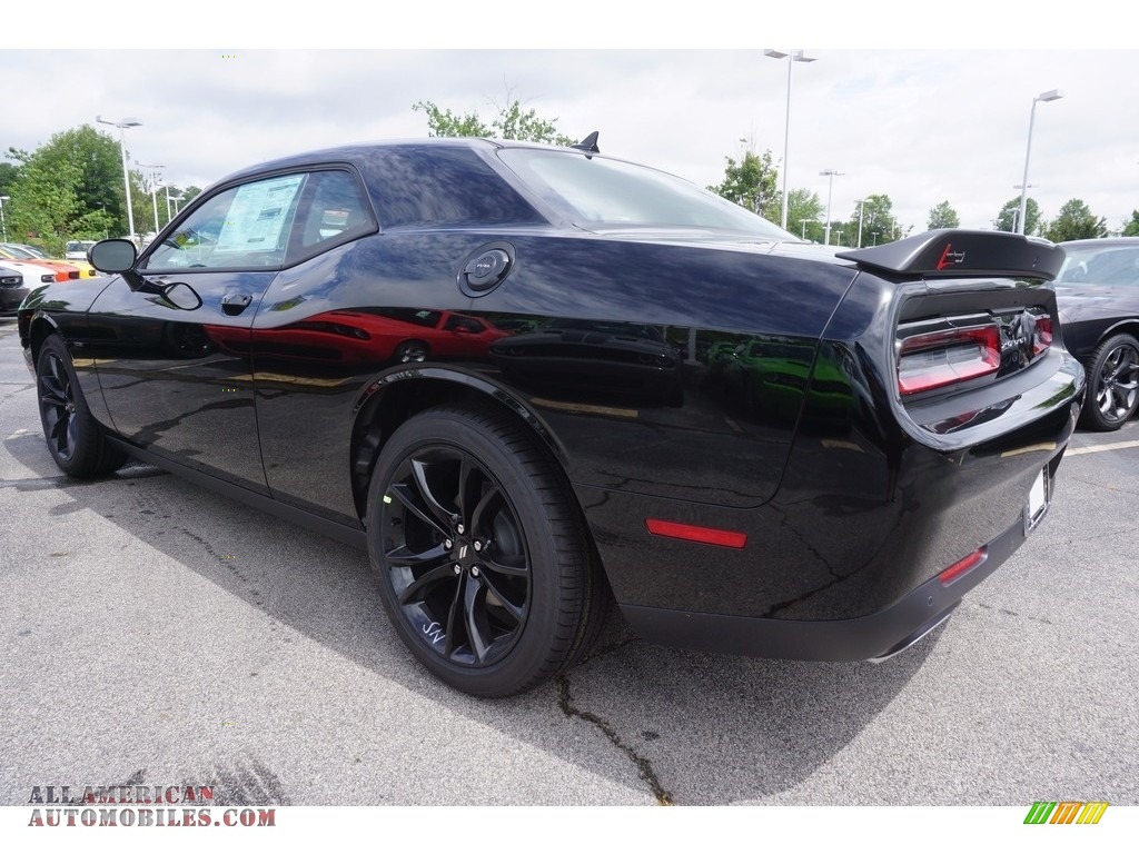2017 Challenger R/T - Pitch Black / Black/Ruby Red photo #2