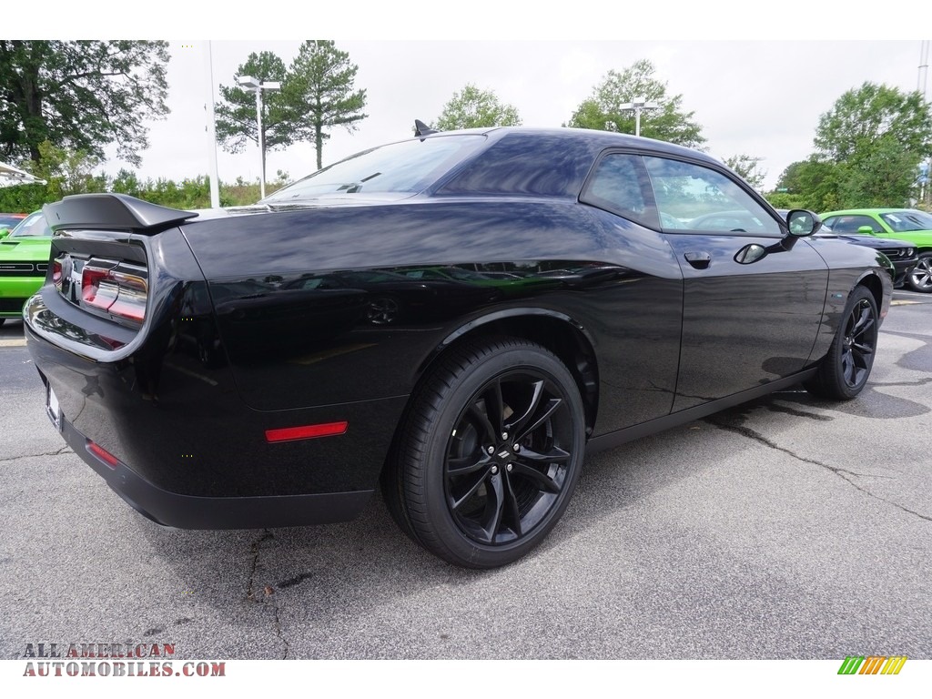 2017 Challenger R/T - Pitch Black / Black/Ruby Red photo #3