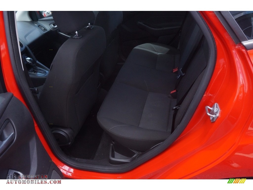 2015 Focus SE Sedan - Race Red / Charcoal Black photo #14