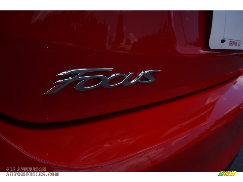 2015 Focus SE Sedan - Race Red / Charcoal Black photo #16