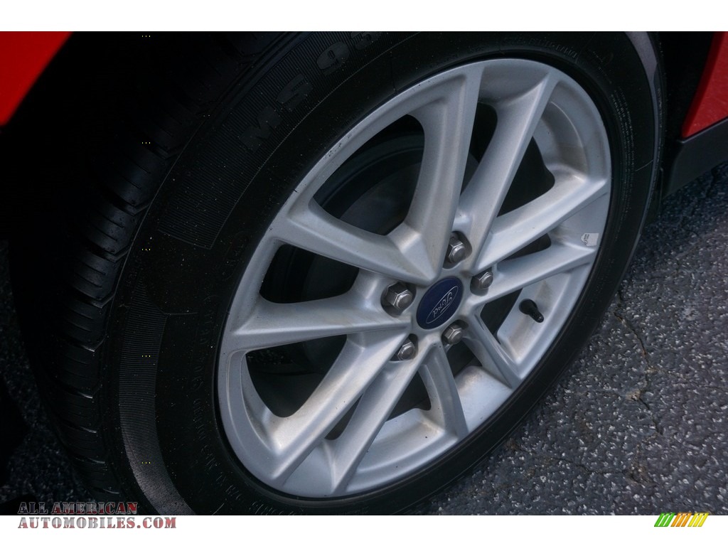 2015 Focus SE Sedan - Race Red / Charcoal Black photo #17