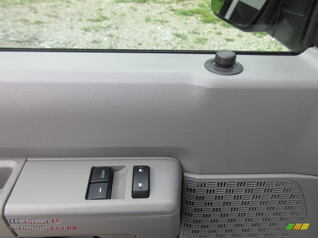 2011 E Series Van E350 XLT Extended Passenger - Oxford White / Medium Flint photo #38