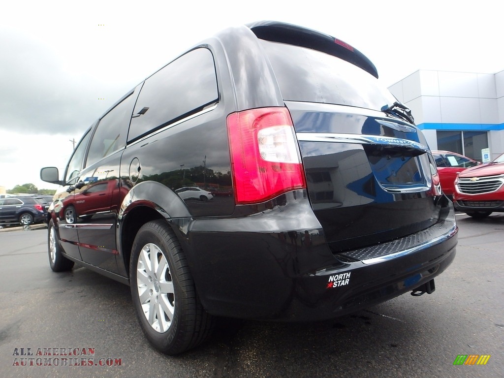 2013 Town & Country Touring - Brilliant Black Crystal Pearl / Dark Frost Beige/Medium Frost Beige photo #5