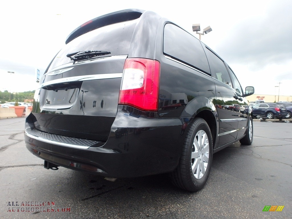 2013 Town & Country Touring - Brilliant Black Crystal Pearl / Dark Frost Beige/Medium Frost Beige photo #9