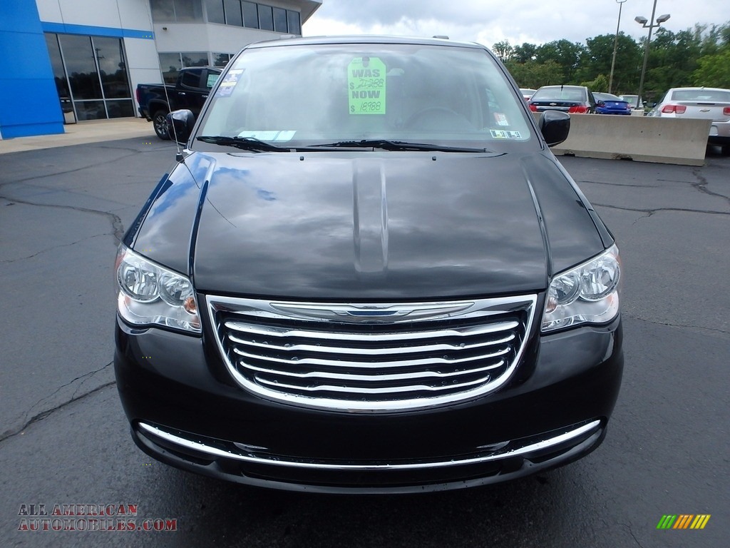2013 Town & Country Touring - Brilliant Black Crystal Pearl / Dark Frost Beige/Medium Frost Beige photo #13