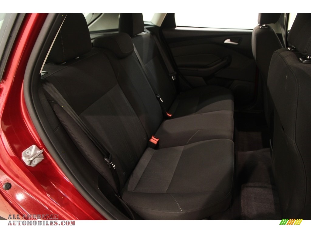 2015 Focus SE Hatchback - Ruby Red Metallic / Charcoal Black photo #15