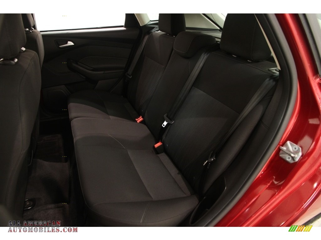 2015 Focus SE Hatchback - Ruby Red Metallic / Charcoal Black photo #16