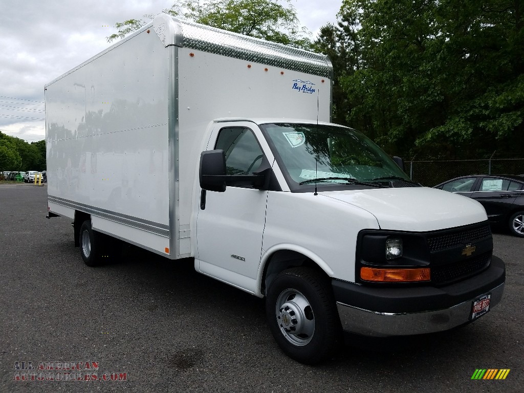 Summit White / Medium Pewter Chevrolet Express Cutaway 4500 Moving Van