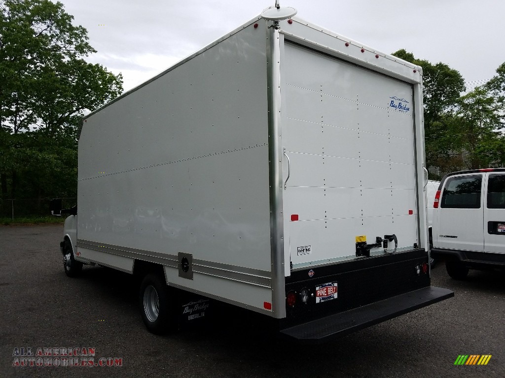 2017 Express Cutaway 4500 Moving Van - Summit White / Medium Pewter photo #4