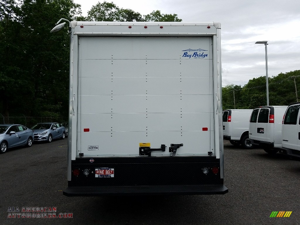 2017 Express Cutaway 4500 Moving Van - Summit White / Medium Pewter photo #5