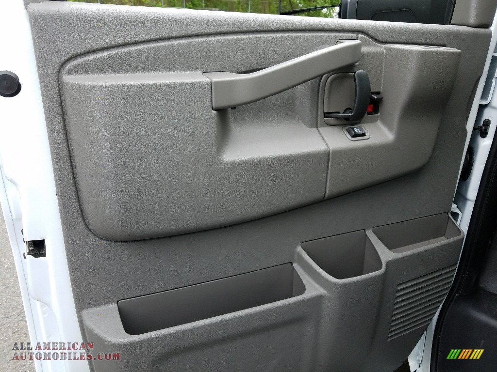 2017 Express Cutaway 4500 Moving Van - Summit White / Medium Pewter photo #6