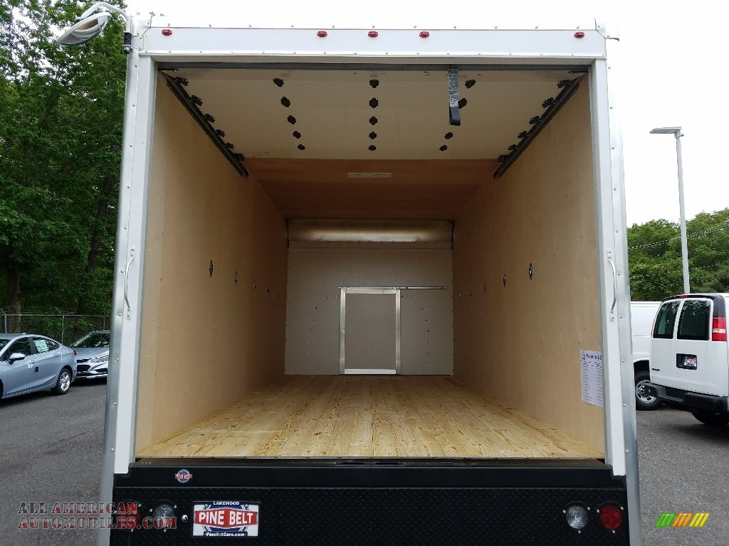2017 Express Cutaway 4500 Moving Van - Summit White / Medium Pewter photo #9