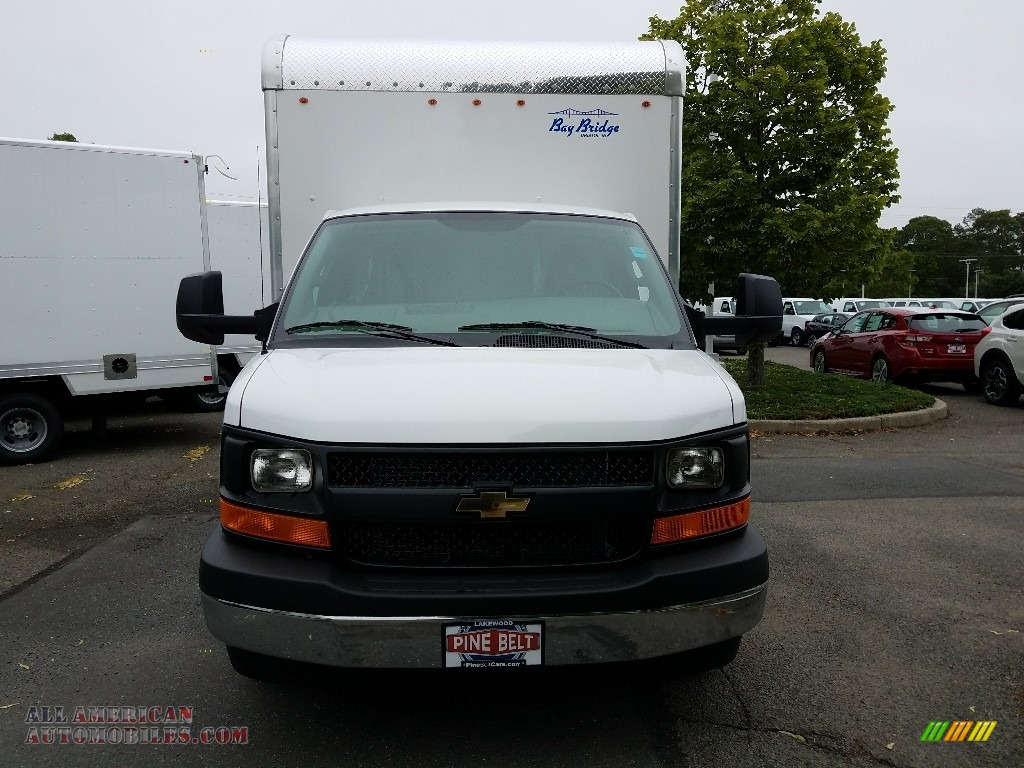 2017 Express Cutaway 4500 Moving Van - Summit White / Medium Pewter photo #2