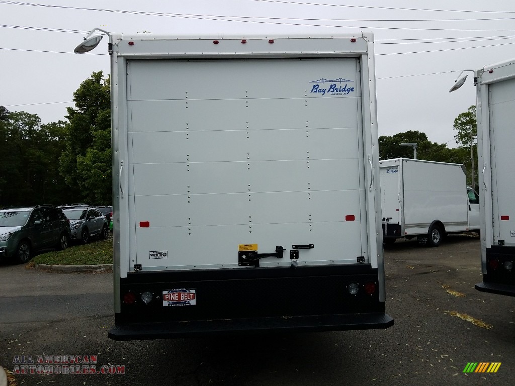 2017 Express Cutaway 4500 Moving Van - Summit White / Medium Pewter photo #5