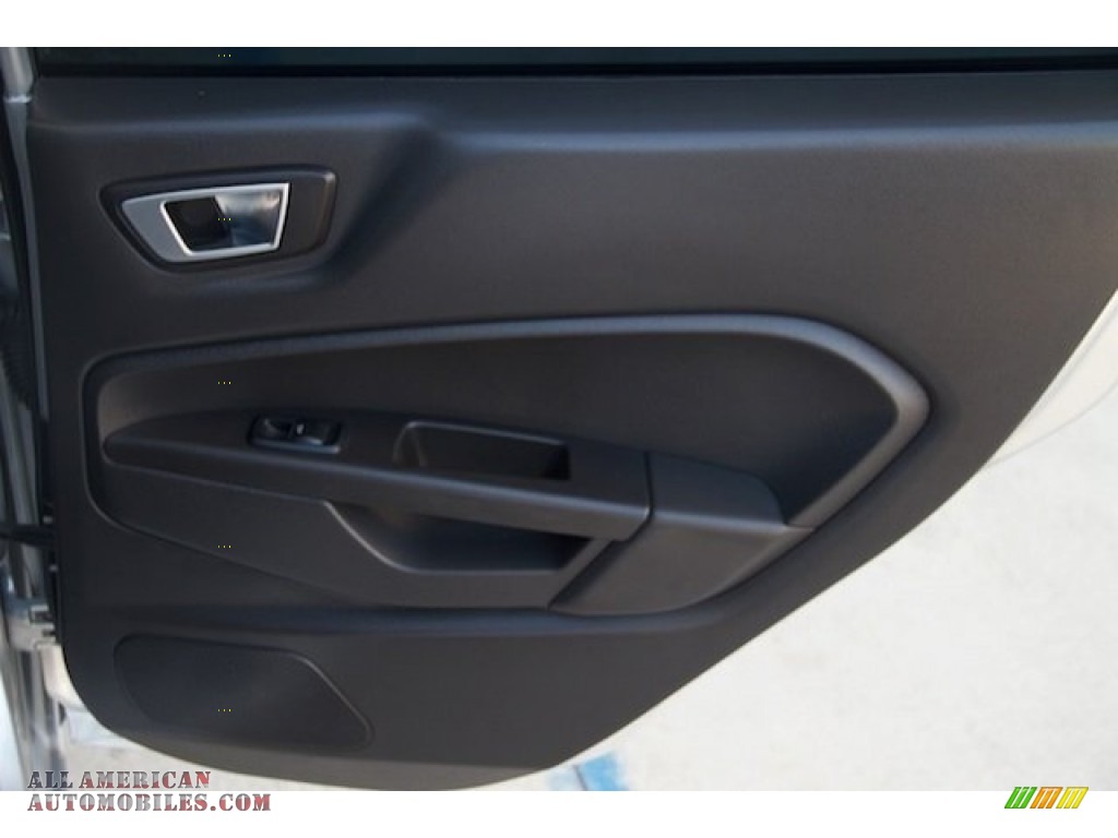 2014 Fiesta SE Sedan - Ingot Silver / Charcoal Black photo #22