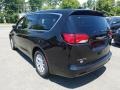 Chrysler Pacifica Touring Brilliant Black Crystal Pearl photo #4